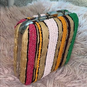 Box- shaped crossbody bag